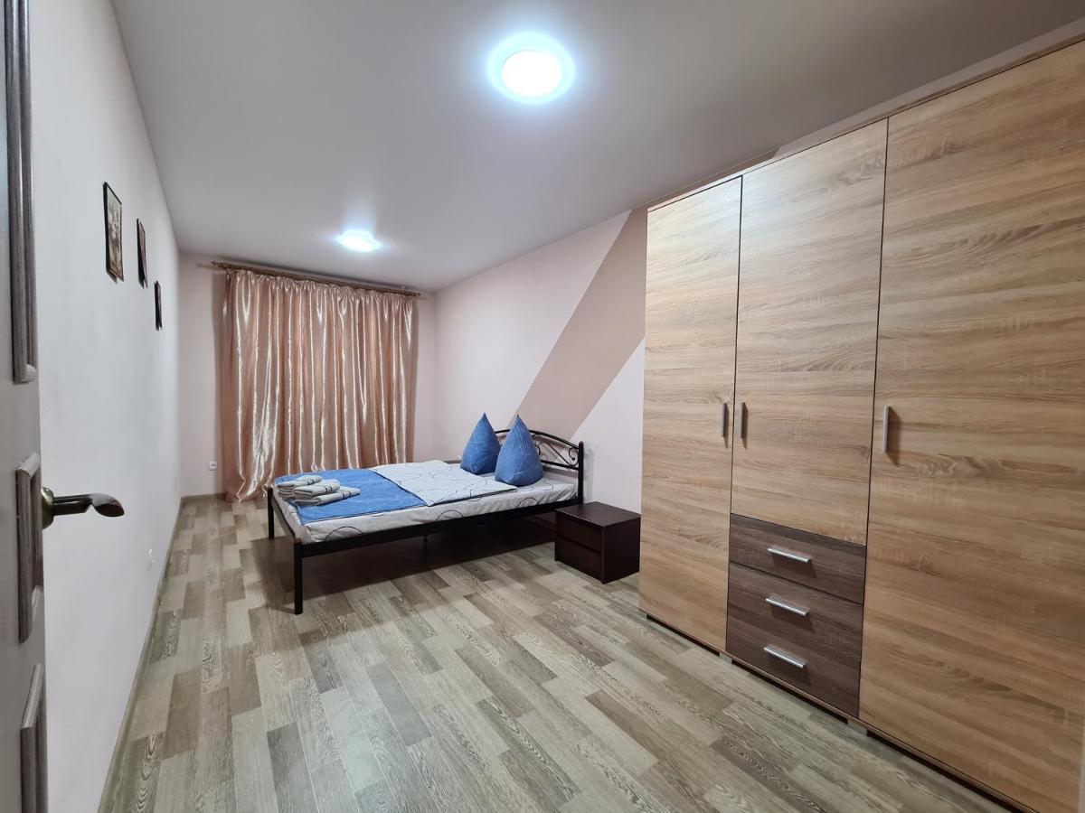 3-Room Apartment Near Inturist On Sobornyi Avenue 156, By Grandhome Zaporizhia Zewnętrze zdjęcie