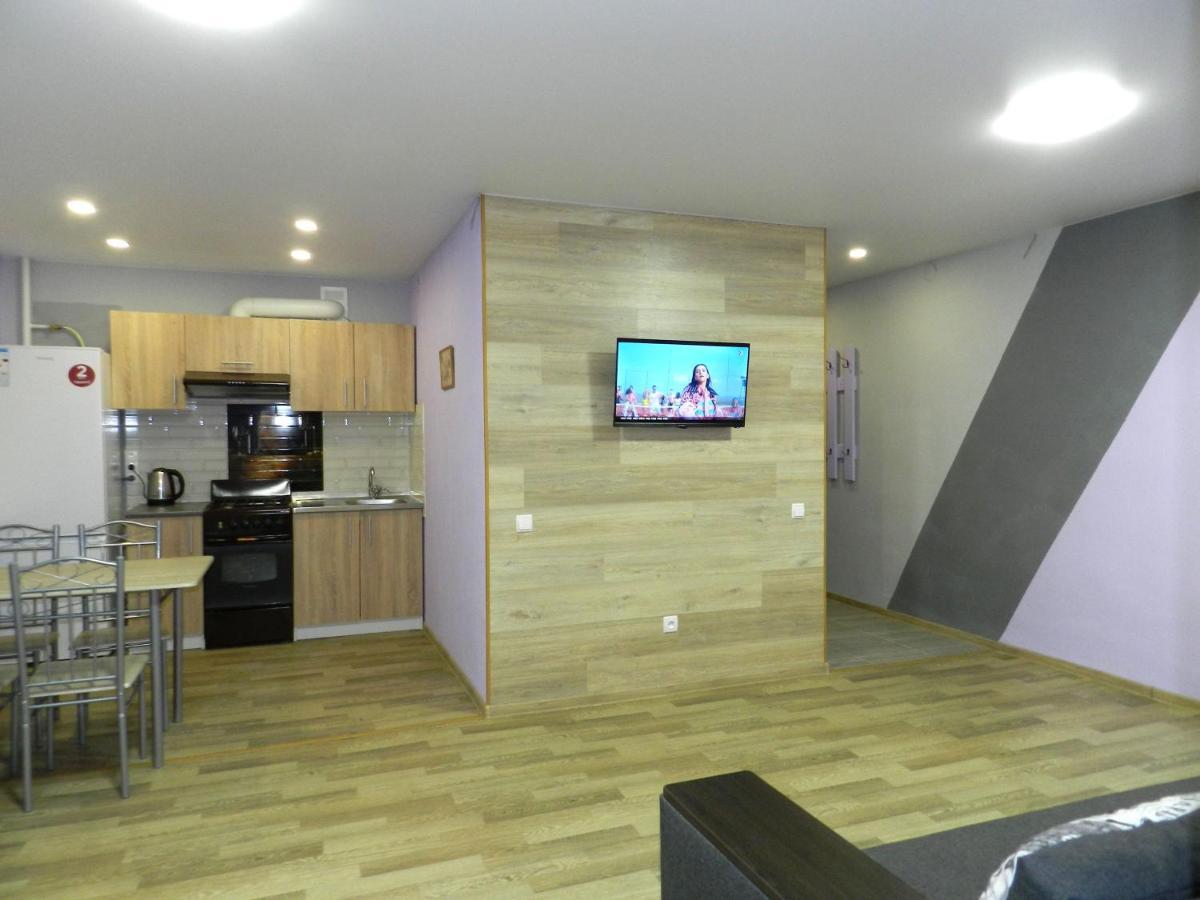 3-Room Apartment Near Inturist On Sobornyi Avenue 156, By Grandhome Zaporizhia Zewnętrze zdjęcie
