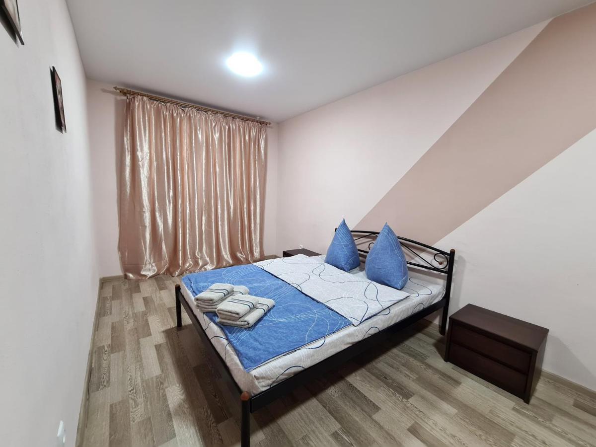 3-Room Apartment Near Inturist On Sobornyi Avenue 156, By Grandhome Zaporizhia Zewnętrze zdjęcie